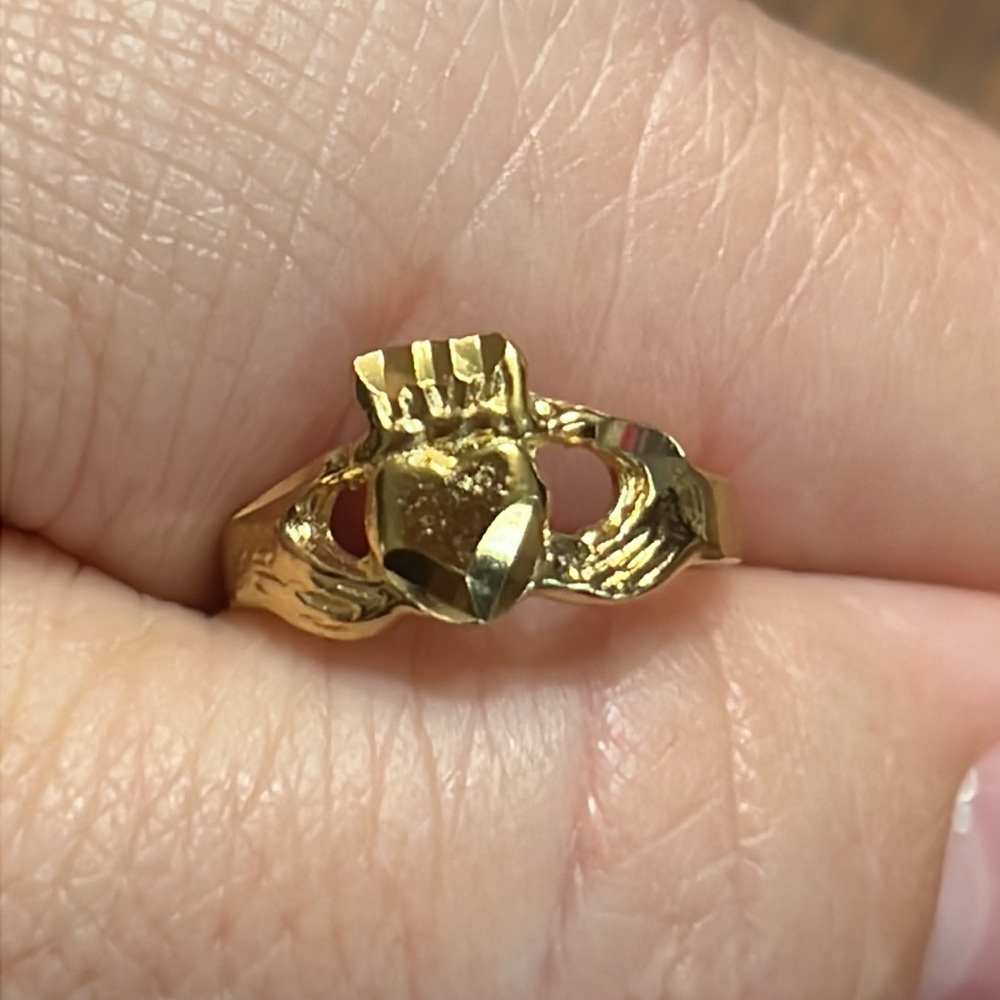 14kt Gold Plated Diamond Cut Claddaugh Heart Hand Ring NWT Vintage
